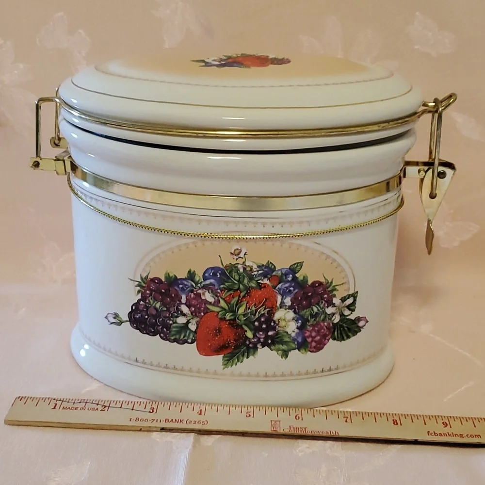 Knott's Berry Farm Jar